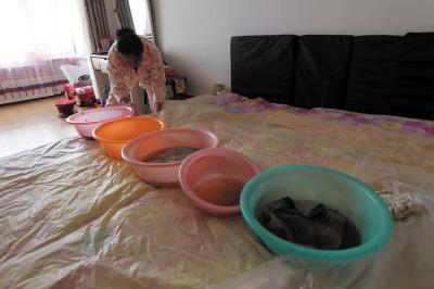 洛阳楼上漏水，住户失联，小区没物管，业主维权难！律师来支招……